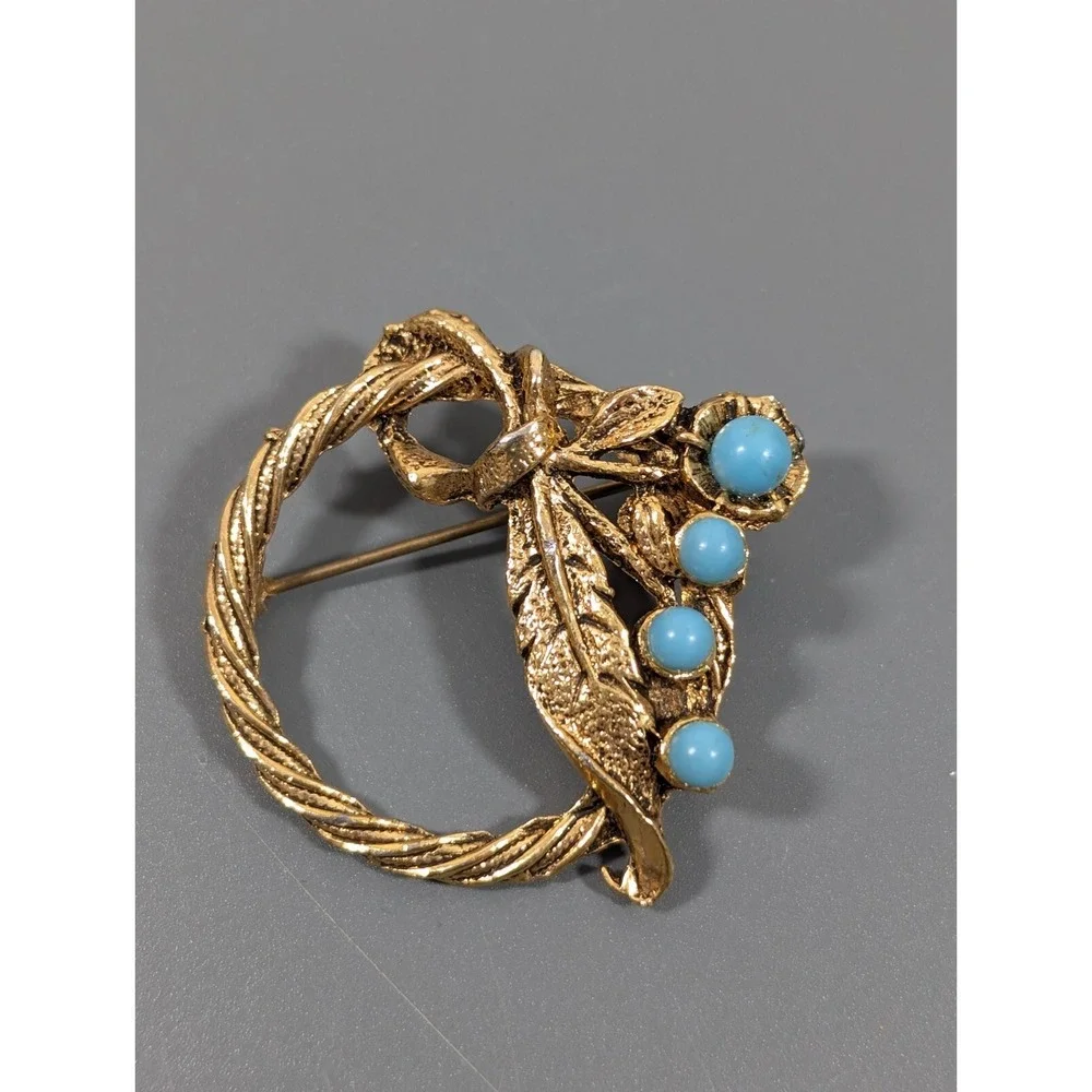 Vintage Gold Tone Wreath Feather Blue Bead Cabochon Round Western‎ Brooch Pin